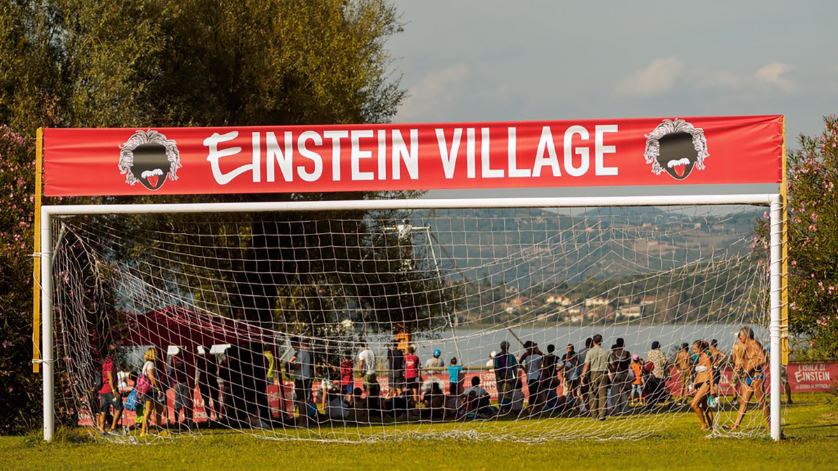 https://www.isoladieinstein.it/wp-content/uploads/2026/06/einstein-village-xs.jpg